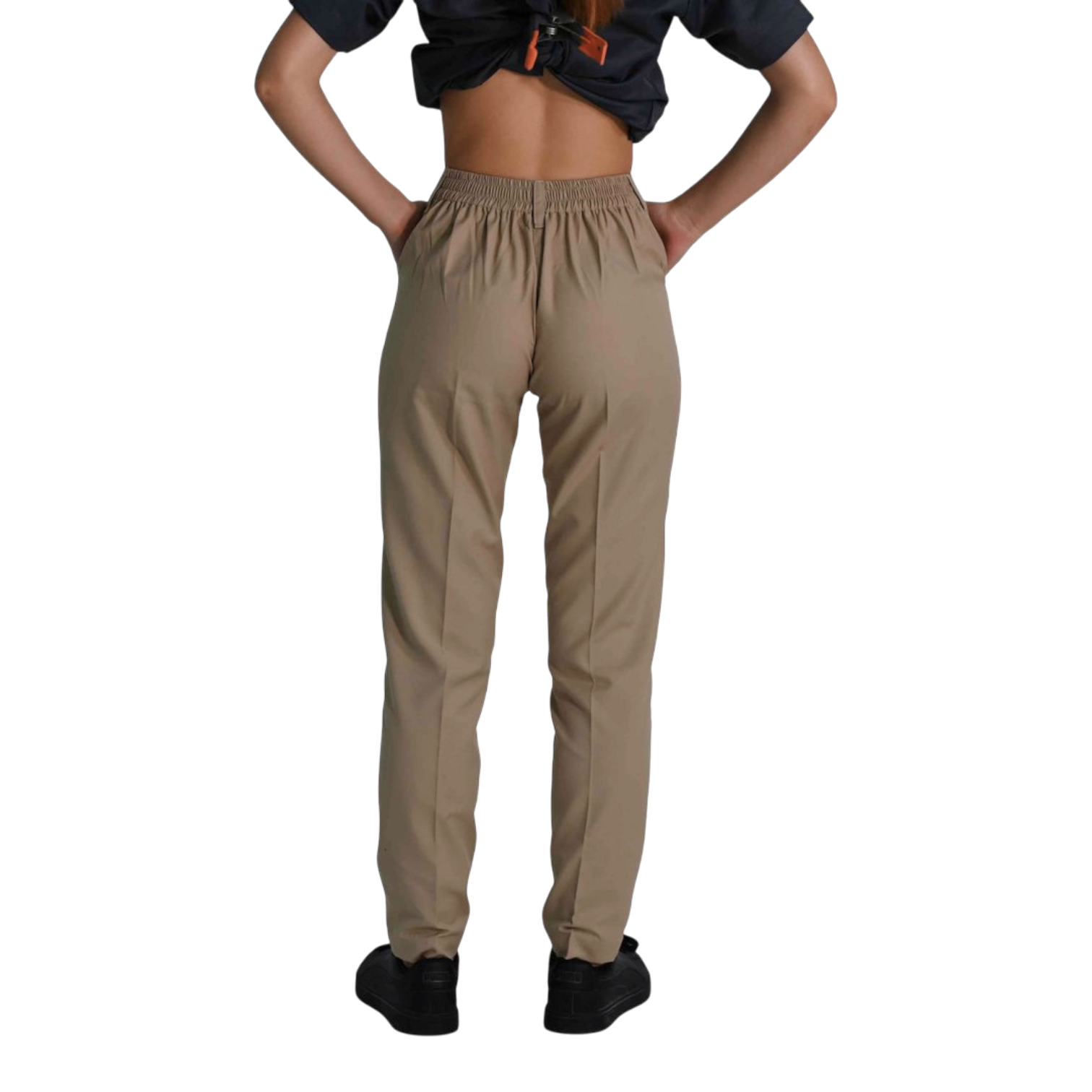 Conjunto de trabajo – camisa de manga corta con escote en V y pantalón.